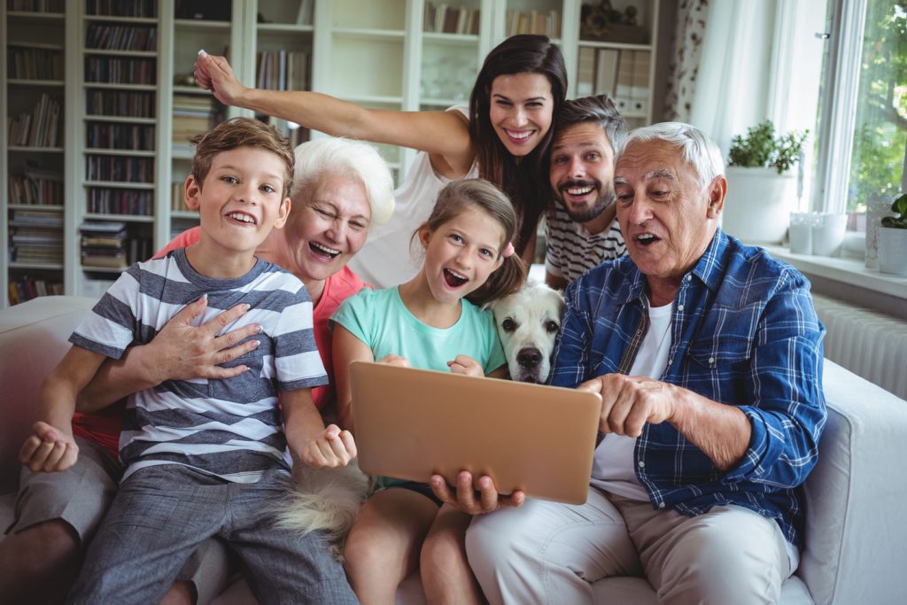 COMPOSEZ AVEC TOUTES LES ENVIES DE LA FAMILLE
